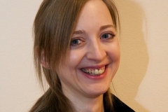 Michaela Weghofer spielt: Judith Brocken, seine Frau und gute Seele der Familie