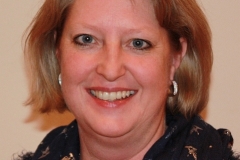 Petra Geritzer spielt: Frau Haselbeck, resolute Erscheinung