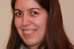 Iris Schramm spielt: Irene, Chefin des Diätclubs "Freie Rippe"